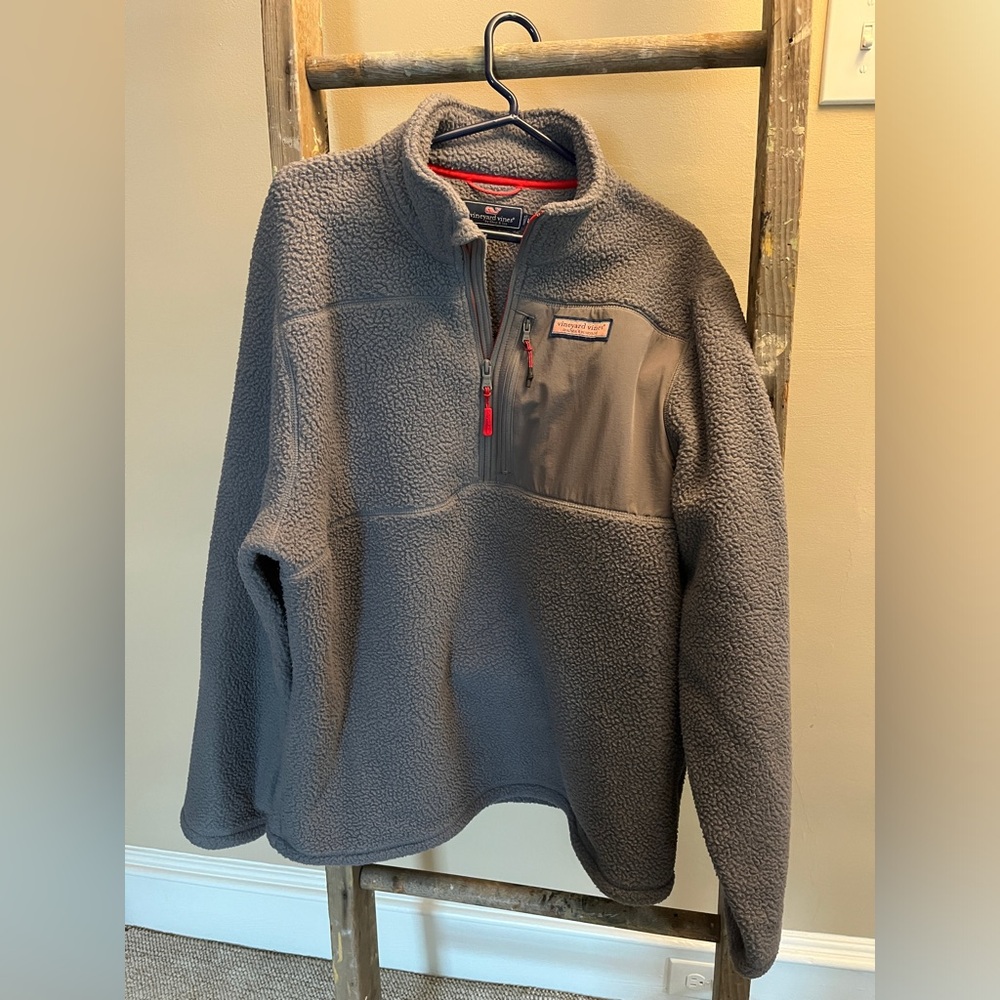 Men’s large Vineyard Vines Sherpa quarter zip